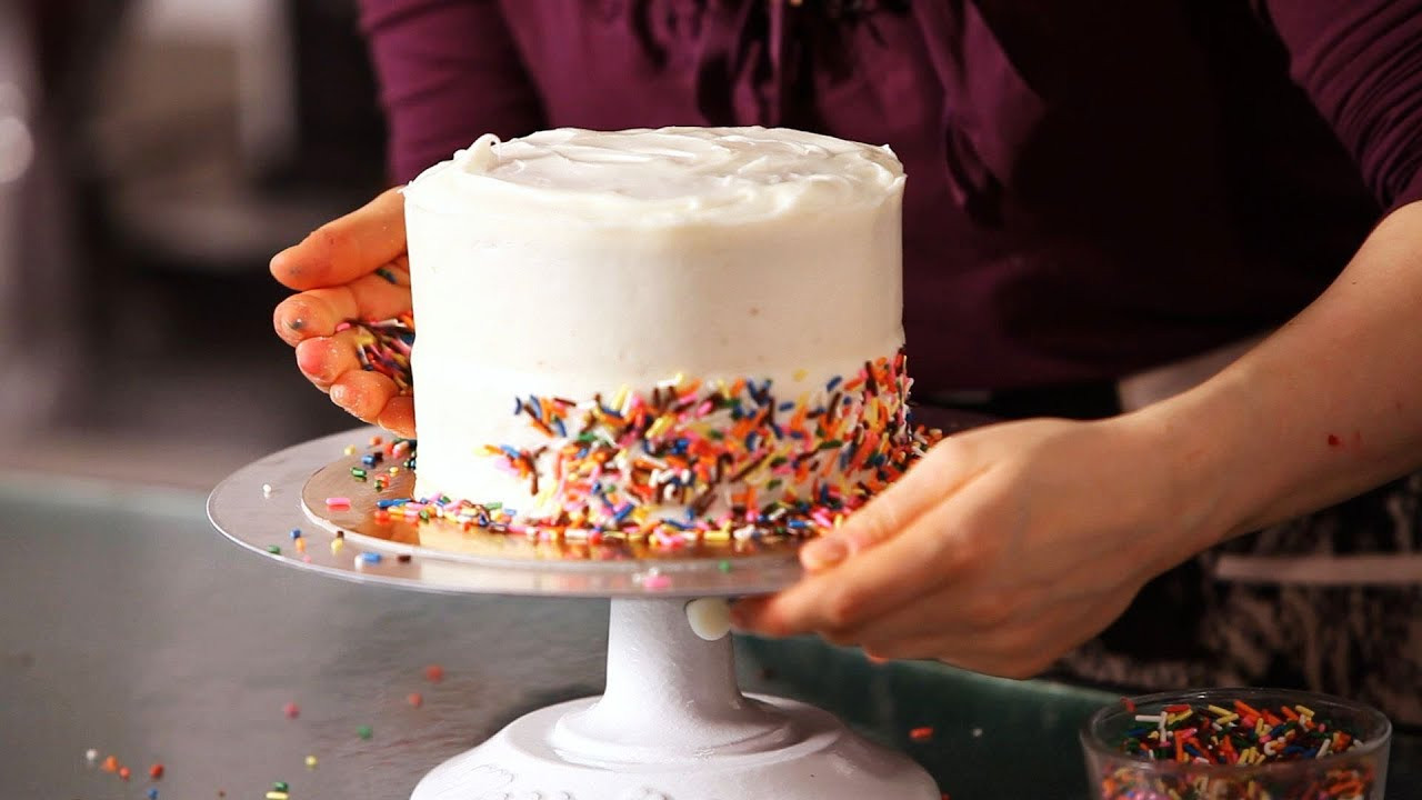 Birthday Cake Decorating
 How to Decorate a Cake with Sprinkles