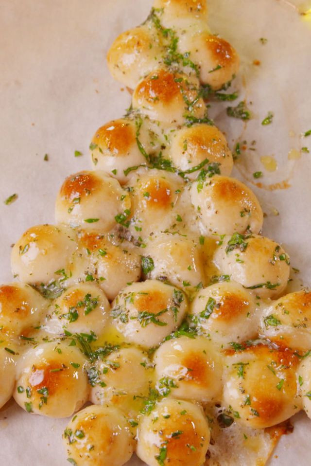 Christmas Brunch Appetizers
 This Cheesy Pull Apart Christmas Tree Will Be The