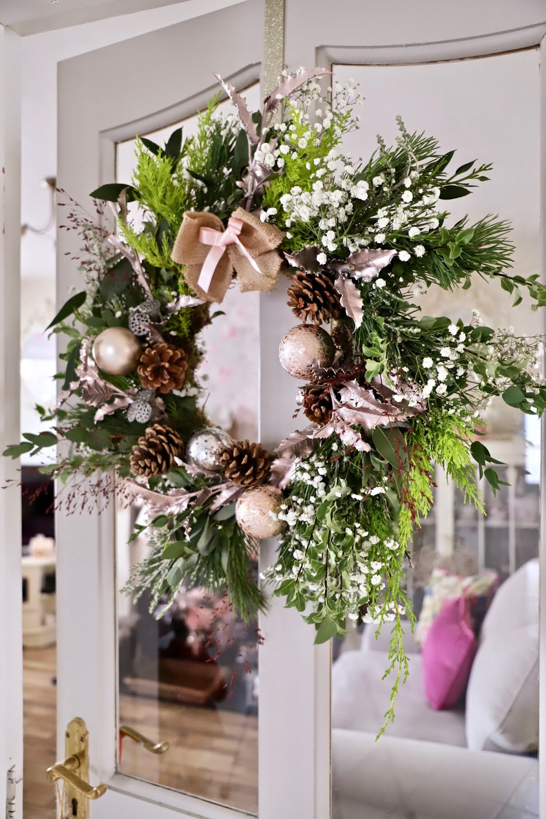 Christmas Wreath DIY
 DIY Christmas wreath using fresh flowers and foliage