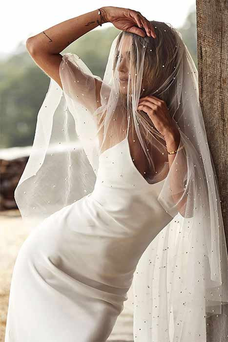 Costume Wedding Veil
 How to rock the statement wedding veil trend like Hailey