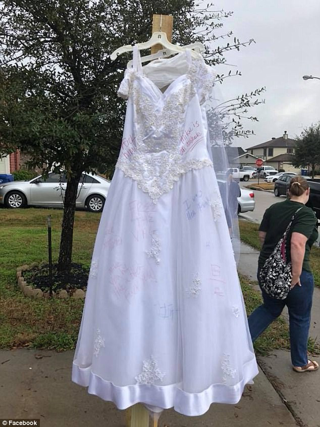 Craigslist Wedding Dresses
 Texas woman burns wedding dress after divorce