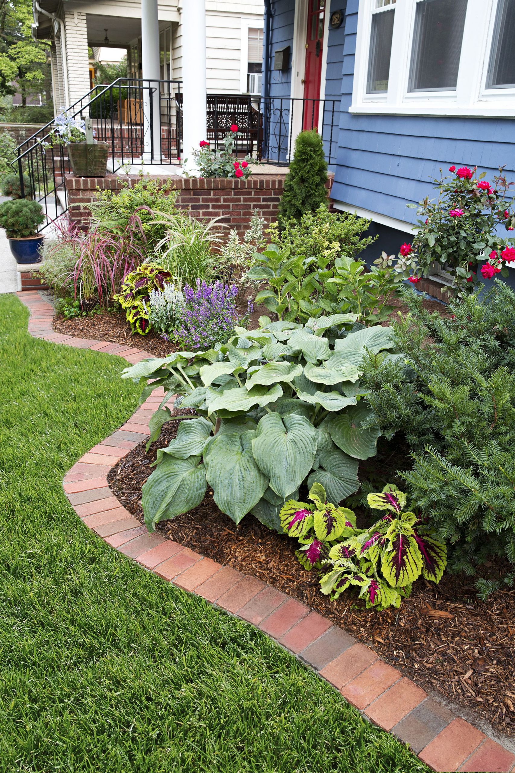 Outdoor Landscape Borders
 How to Edge a Garden Bed With Brick