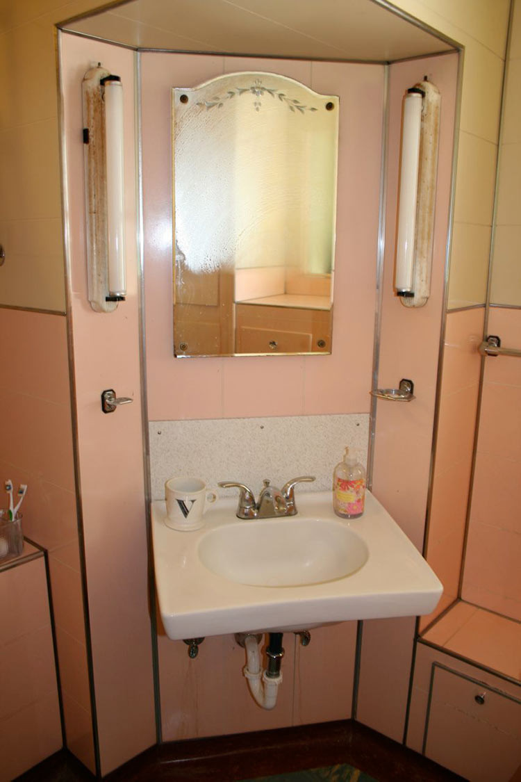 Pictures For Bathroom Walls
 Noelle s 1930s bathroom with pink panel walls Retro