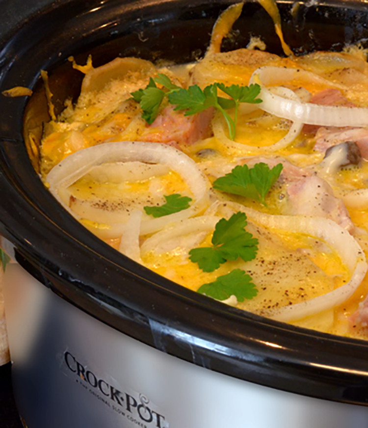 Scalloped Potatoes In Slow Cooker
 Slow Cooker Scalloped Potatoes and Ham Easy fort Food