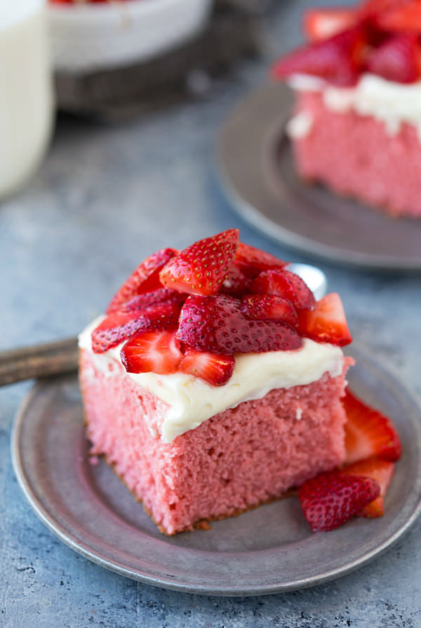 Strawberry Summer Cake
 30 delicious strawberry desserts My Mommy Style