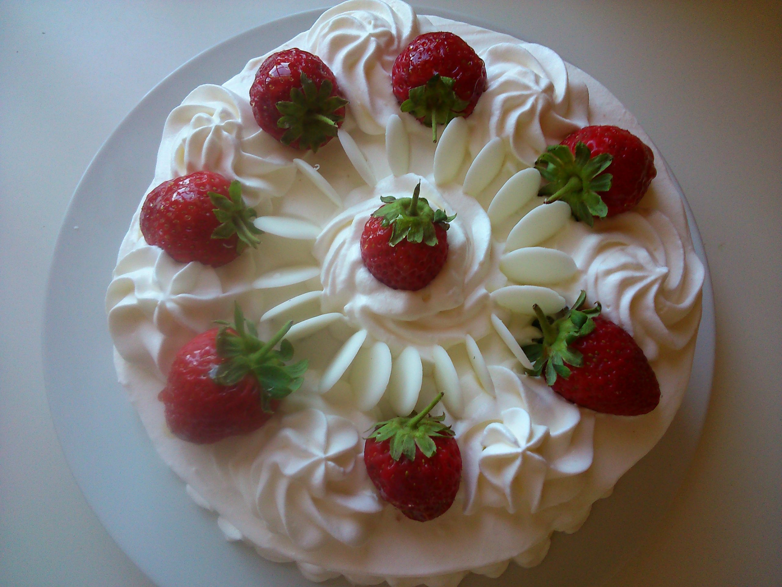Strawberry Summer Cake
 Fresh strawberry summer cake How to achieve the perfect
