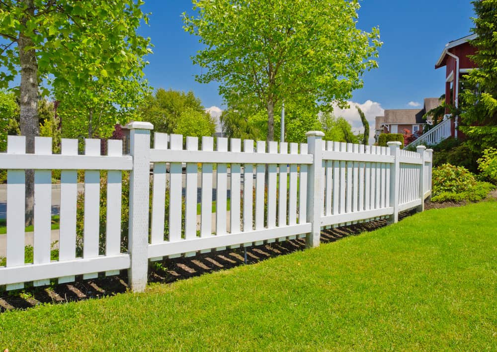 White Backyard Fence
 19 Types of Fence Posts for Your Backyard Fence