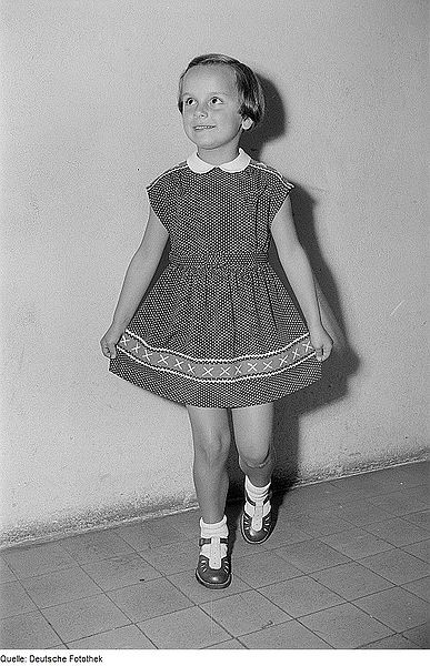 1950S Fashion Kids
 File Fotothek df roe neg 019 Ein Mädchen posiert