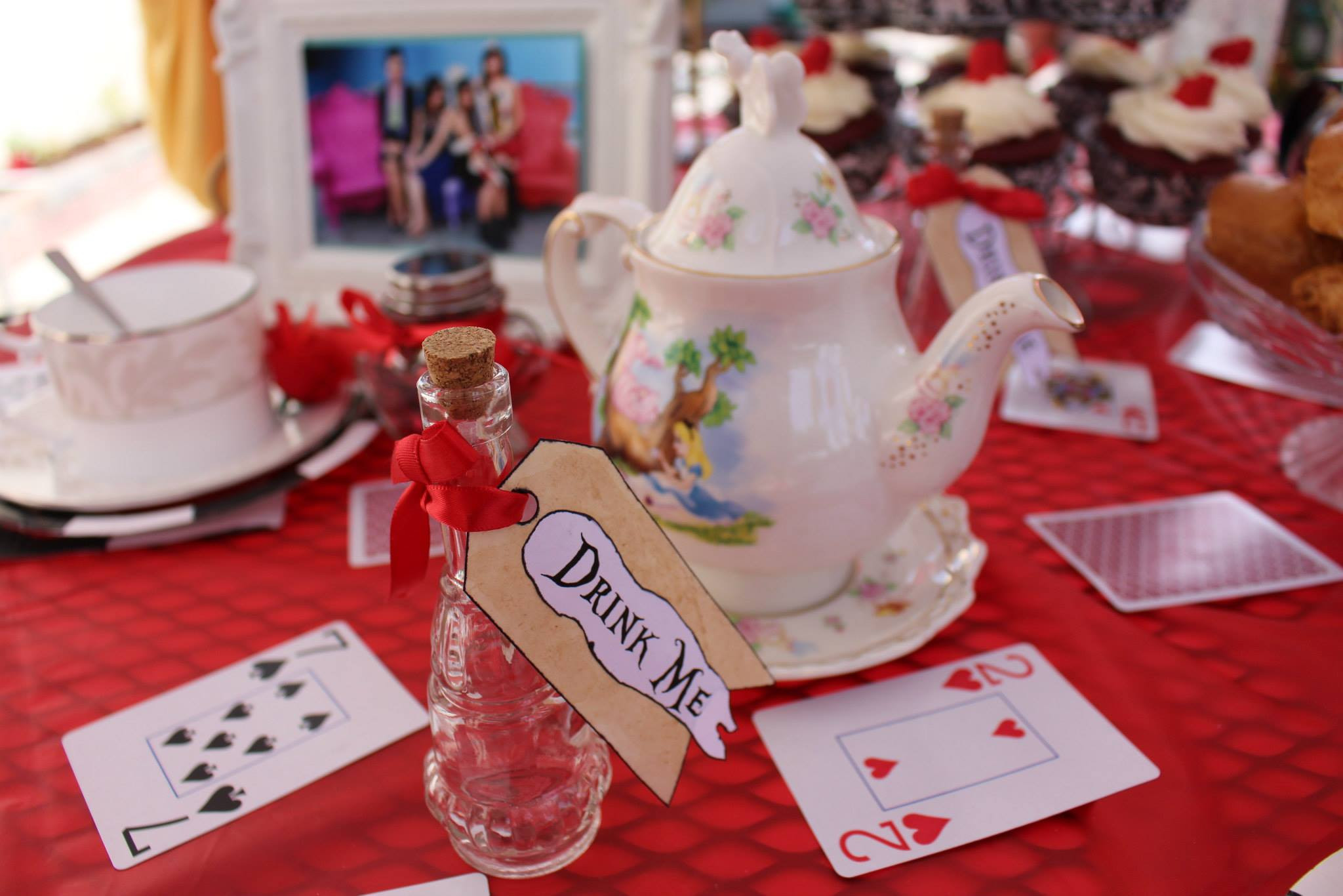 Alice In Wonderland Decorations DIY
 Have tea the “Alice In Wonderland” way
