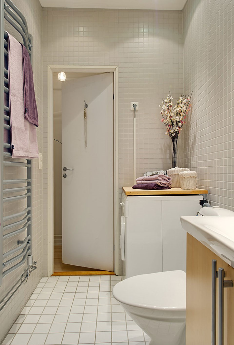 Apartment Bathroom Decor
 Modern Minimalist Apartment Bathroom Interior Design with