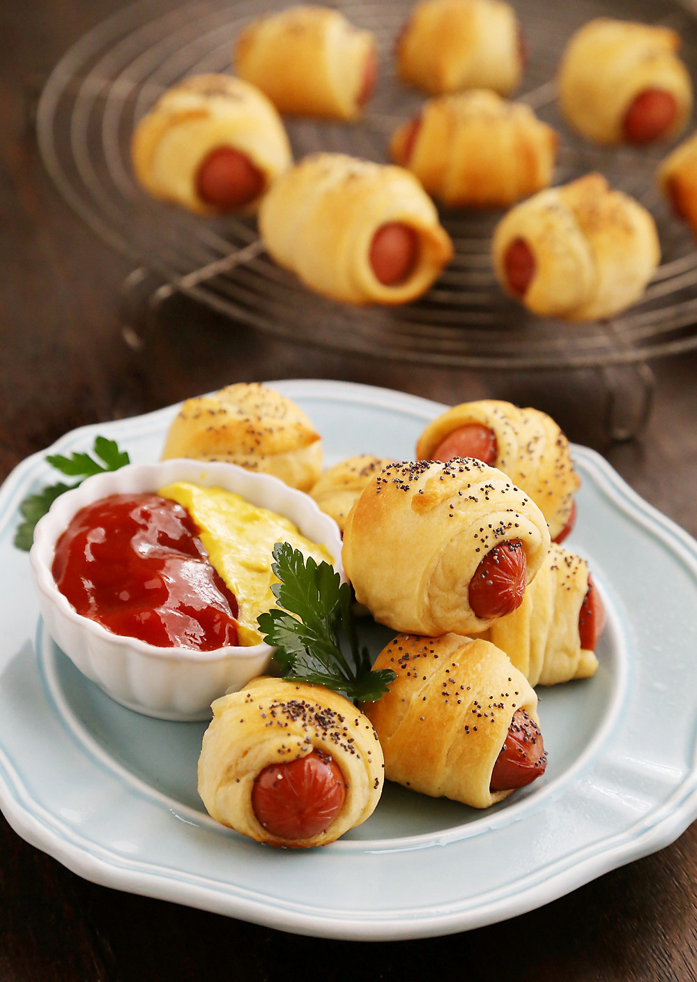 Appetizers Using Crescent Rolls
 3 Ingre nt Crescent Hot Dog Rollups