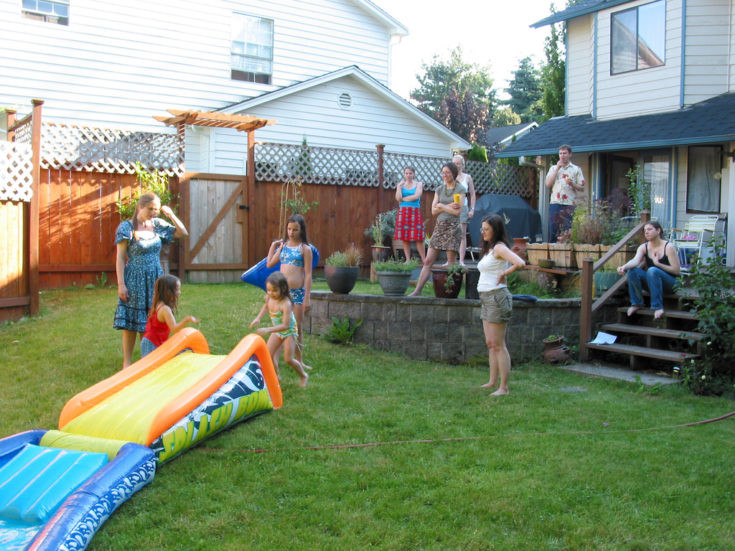 Backyard Kid Party Ideas
 Throwing a Backyard Birthday Party For Your Child