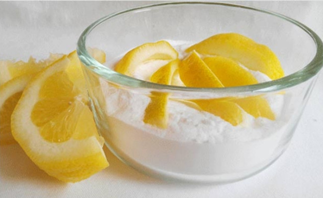 Baking Soda And Lemon Juice
 4 DIY Homemade Natural Teeth Whitener