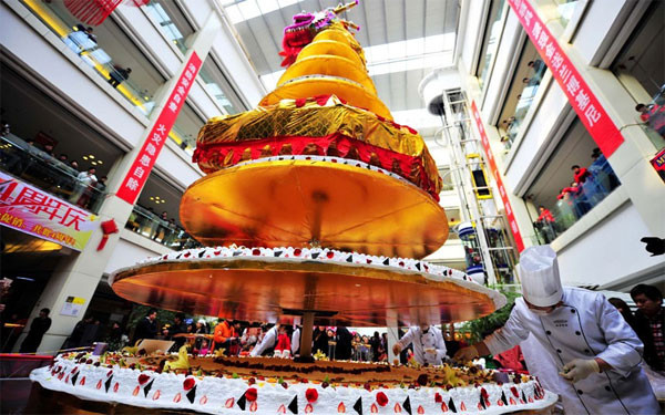Biggest Birthday Cake
 World s Tallest Cake Unveiled in China