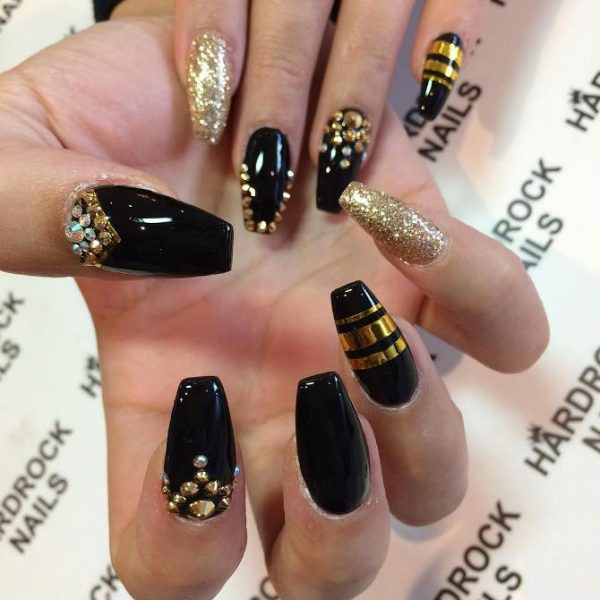 Black And Gold Nail Ideas
 Glamorous Black and Gold Nail Designs Be Modish