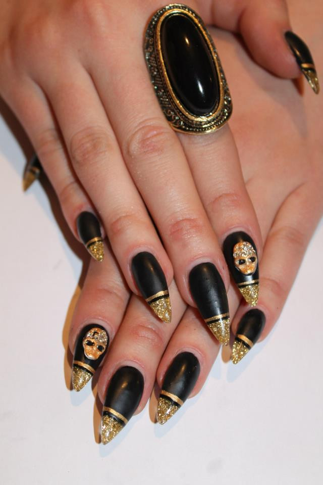 Black And Gold Nail Ideas
 36 Trendy Nails With Golden Designs