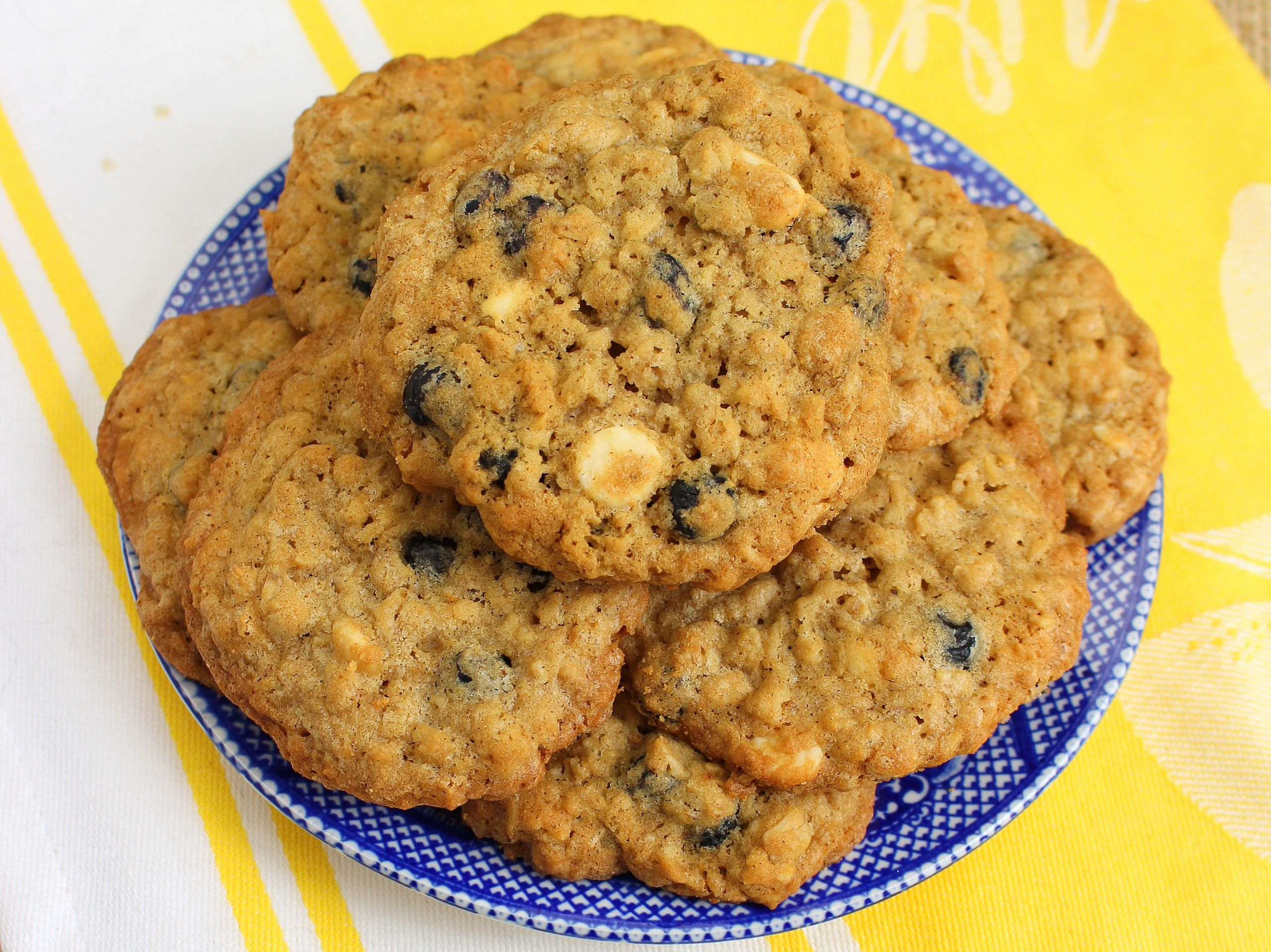 Blueberry White Chocolate Cookies
 Blueberry White Chocolate Chip Oatmeal Cookies