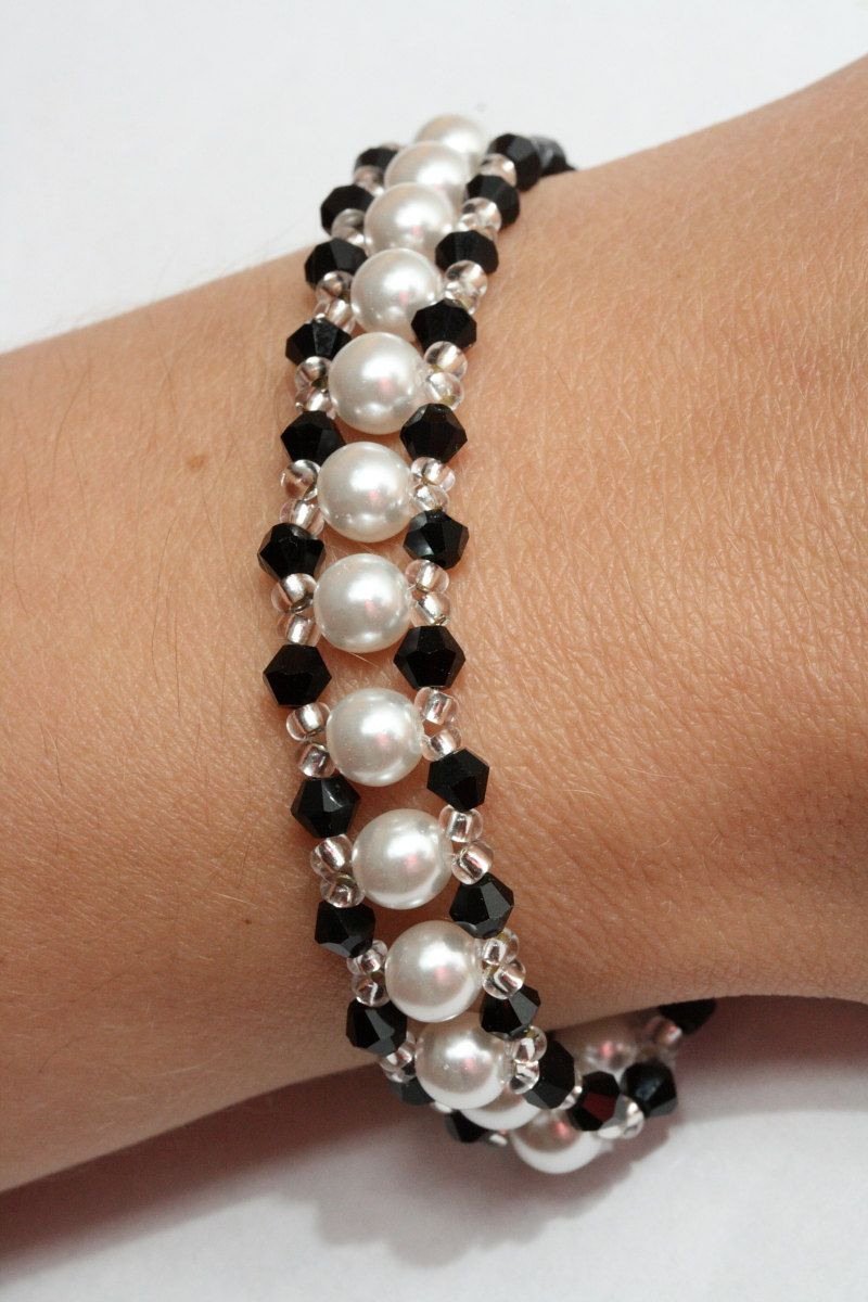 Bracelet Pulseras
 Crystal and pearl bracelet in black and white