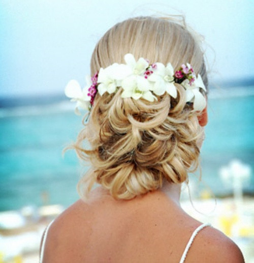 Bridal Hairstyles For Beach Wedding
 Bride In Dream Wedding Hairstyles for Beach Wedding