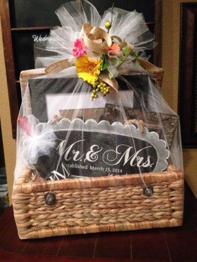Bridal Shower Gift Basket Ideas For Guests
 Bridal Shower Gift Ideas
