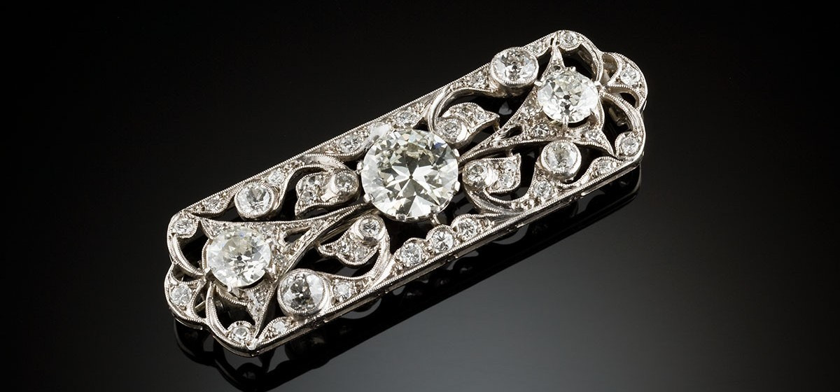 Brooches Art
 An Art Deco Australian diamond brooch by G H Palfrey