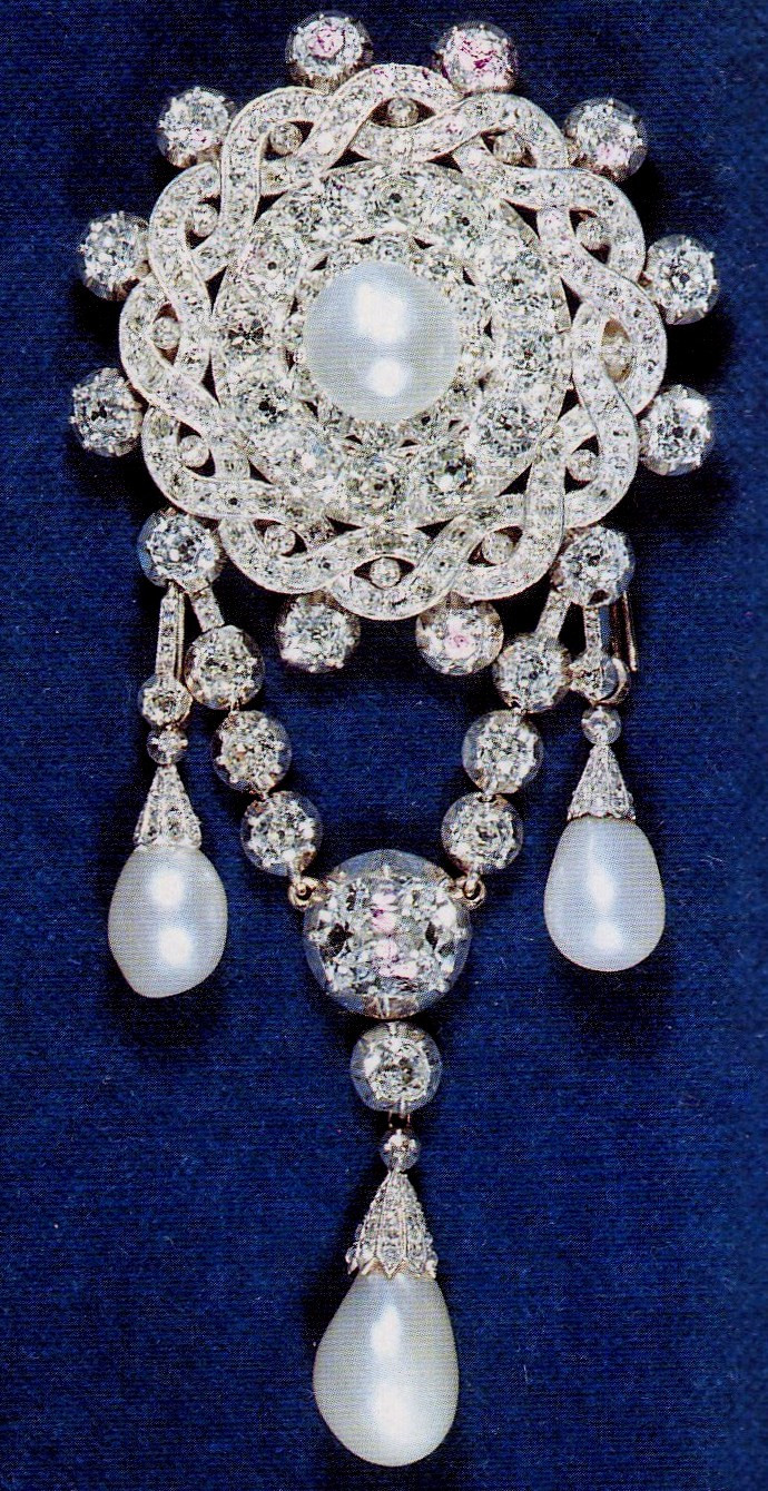 Brooches Corsage
 From Her Majesty s Jewel Vault The Teck Corsage Brooch