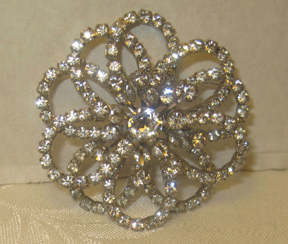 Brooches Jewellery
 Rhinestone Flower Sunburst Silvertone Pin Brooch