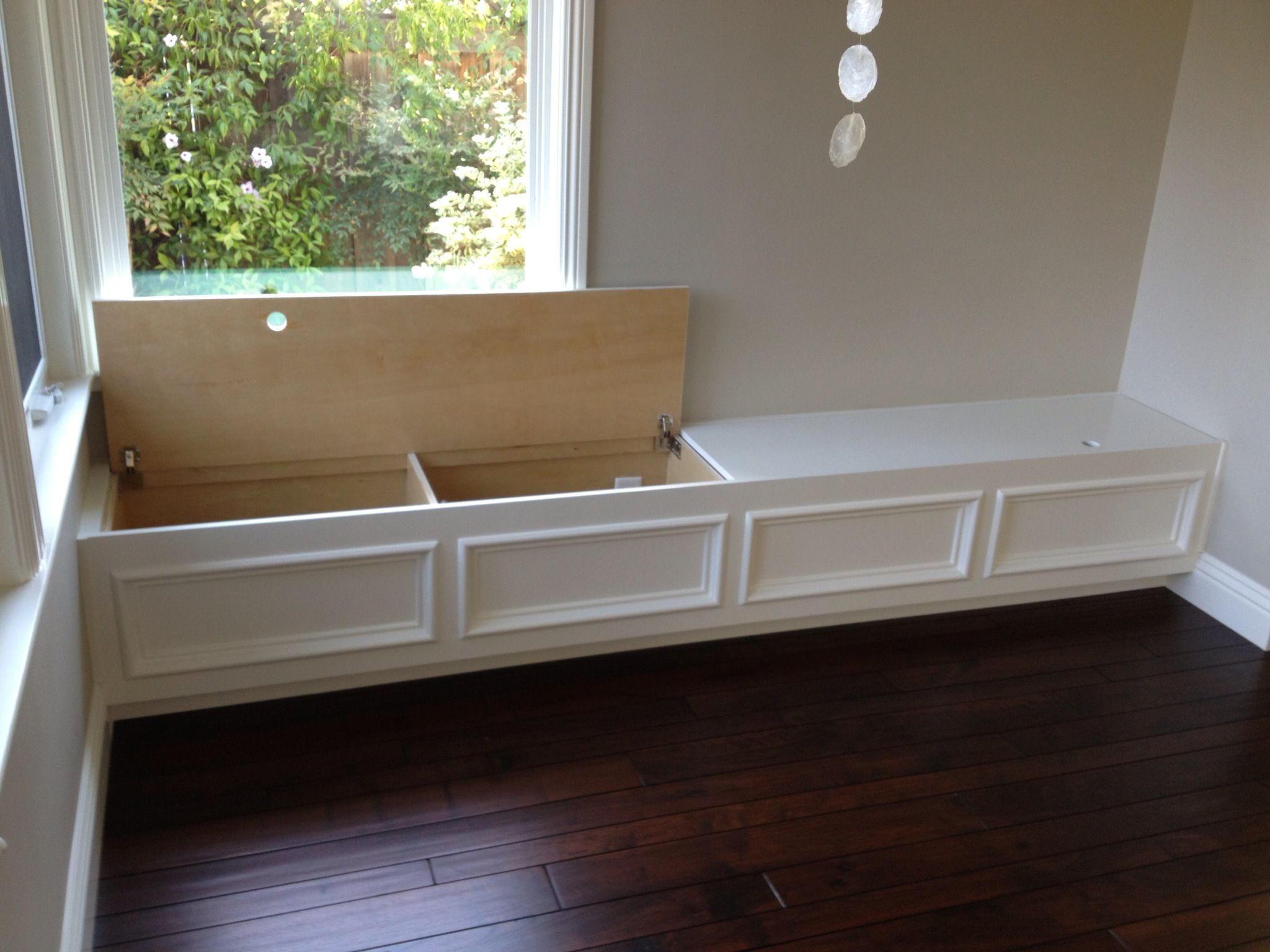 Building Storage Bench Seat
 Built in bench seat with storage Put along wall in family