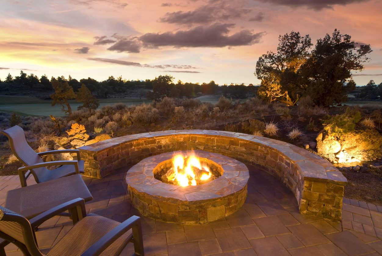 Built In Fire Pit Patio
 60 Backyard and Patio Fire Pit Ideas Different Types with