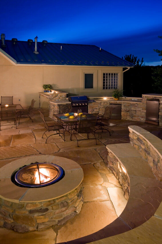Built In Fire Pit Patio
 42 Backyard and Patio Fire Pit Ideas