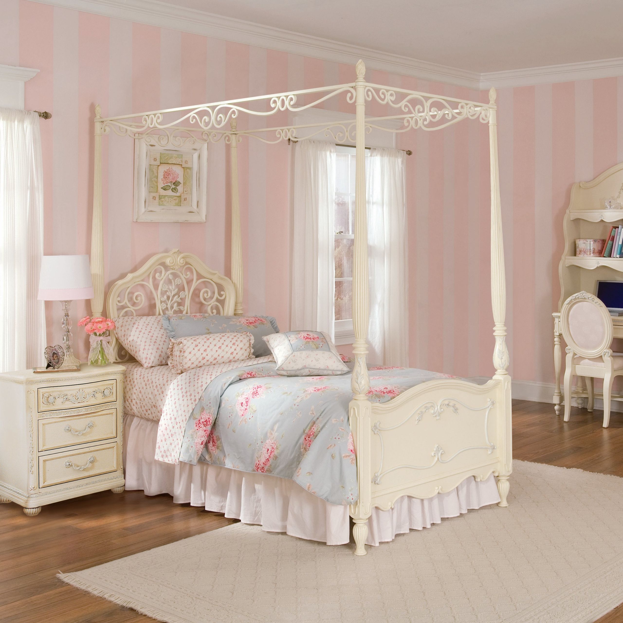 Canopy Girl Bedroom
 How to Make Girls Canopy Bed in Princess Theme MidCityEast