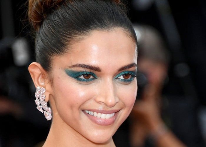 Celebrity Makeup Looks
 Bold Celebrity Makeup Looks You Should Dare To Try