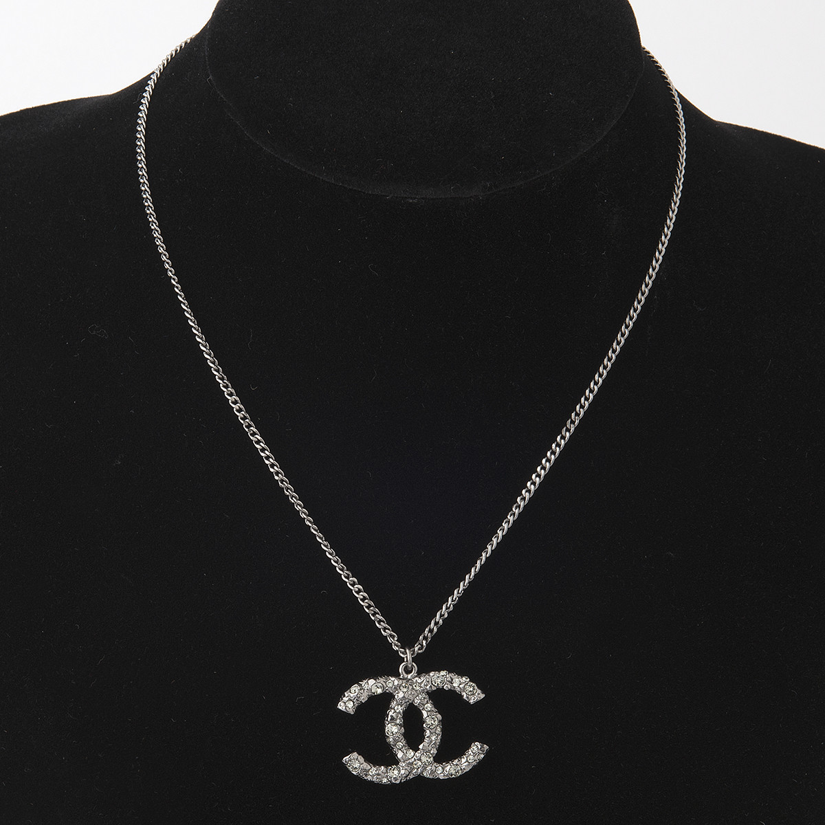Chanel Pendant Necklace
 Preloved Chanel Necklace