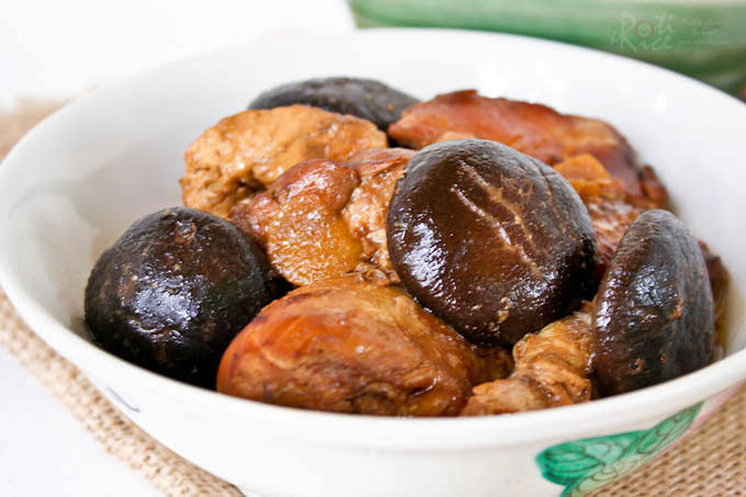 Chinese Mushroom Recipes
 Braised Chicken with Dark Soy Sauce and Mushrooms