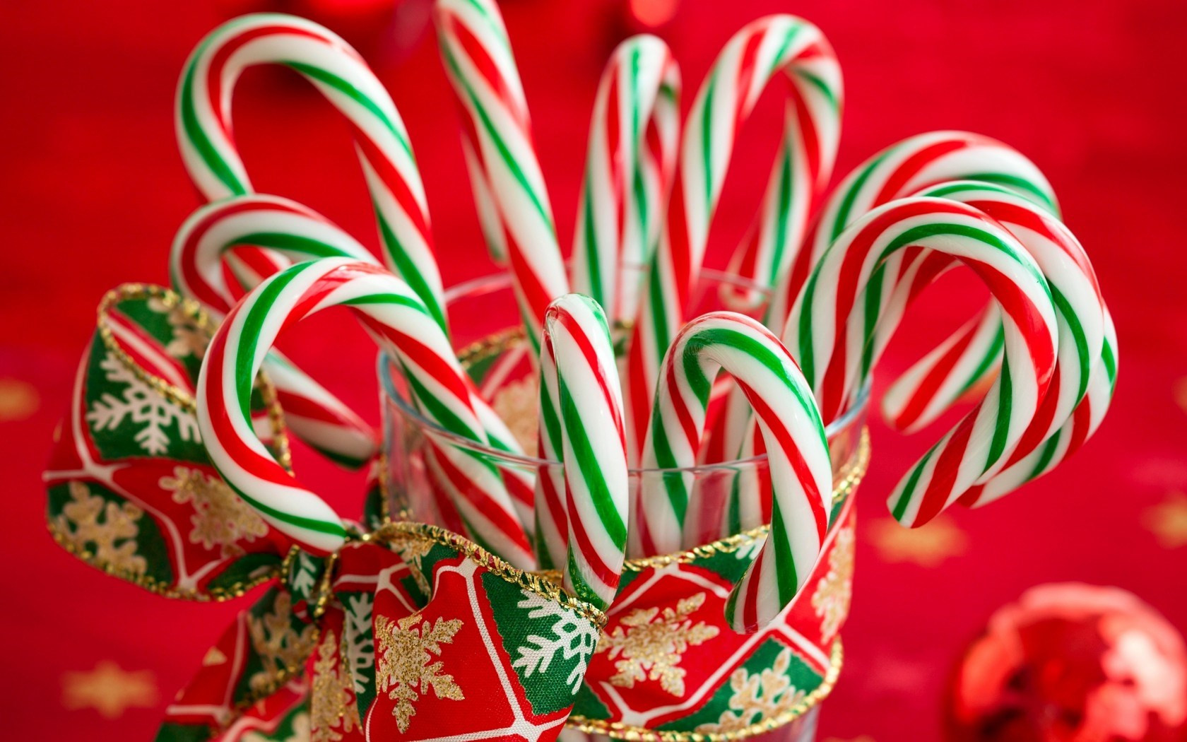 Christmas Candy Canes
 Spread Christmas Cheer With These 6 Caroling Treats