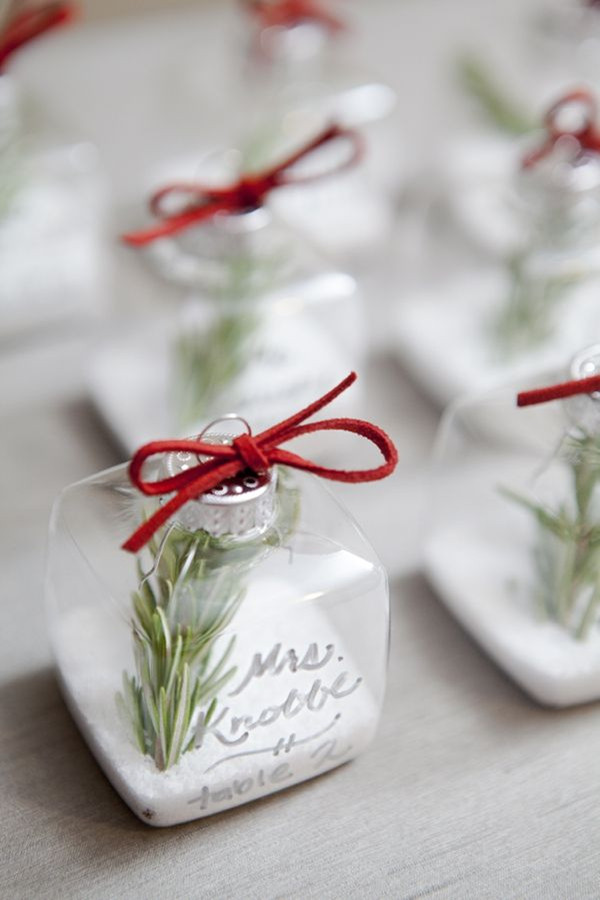 Christmas Ornament Wedding Favors
 21 Wonderful Winter Wedding Gift And Favors Ideas
