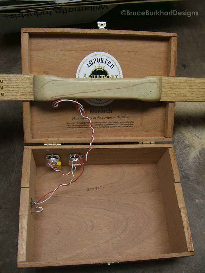 Cigar Box DIY
 DIY Cigar Box Guitar