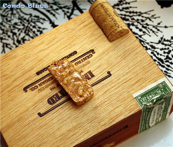 Cigar Box DIY
 Condo Blues DIY Cigar Box and Wine Cork Storage Box