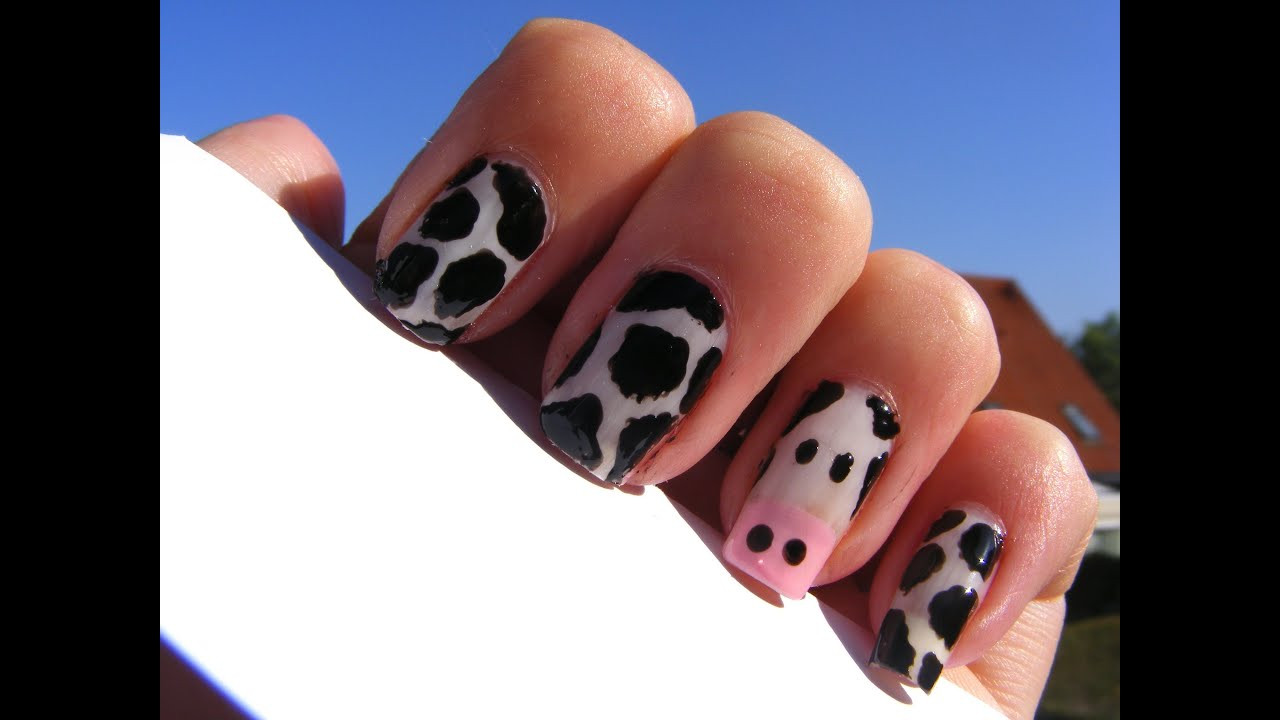Cow Nail Art
 Easy cow nail art tutorial