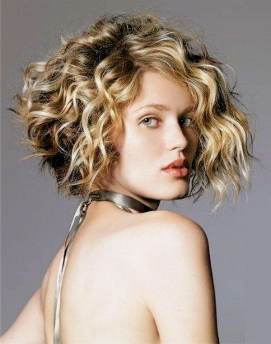 Curling Bob Hairstyle
 21 Stylish and Glamorous Curly Bob Hairstyle for Women