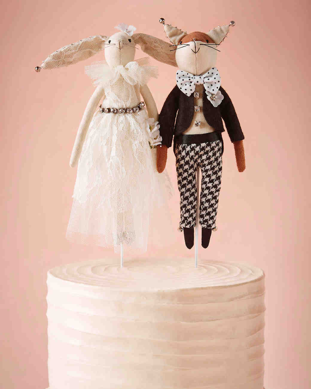 Custom Cake Toppers Wedding
 25 Unique Wedding Cake Toppers