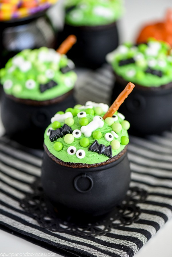 Cute Halloween Cupcakes
 5 Cute Halloween Cupcakes A Thousand Country Roads