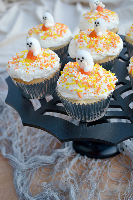 Cute Halloween Cupcakes
 Super Cute Ghost Halloween Cupcakes HalloweenTreatsWeek