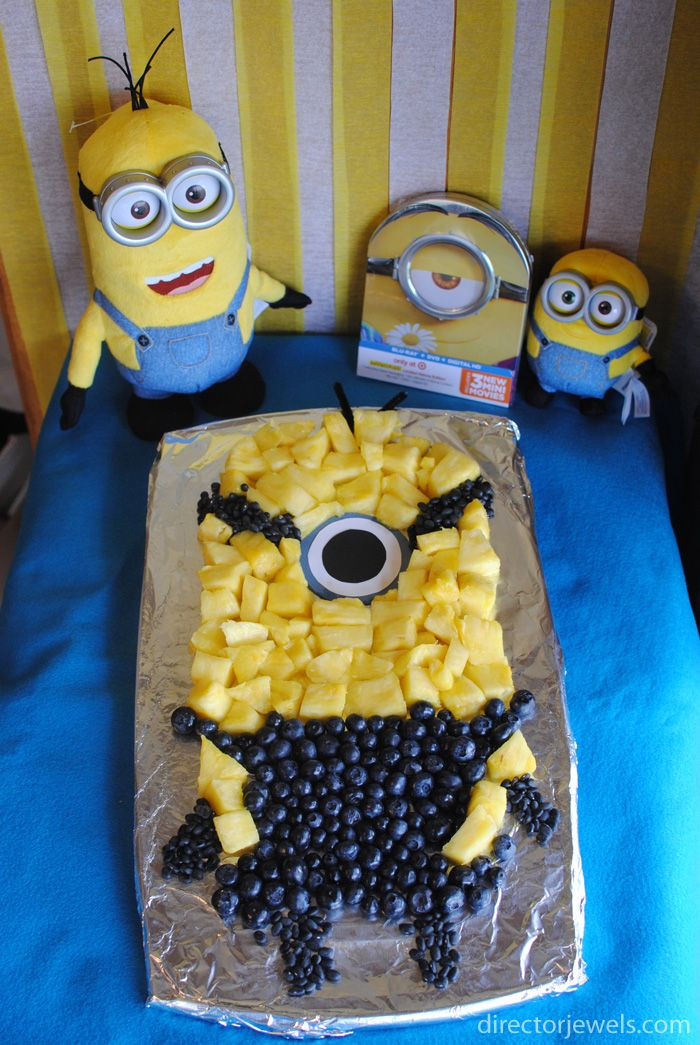Despicable Me Party Food Ideas
 Minions Party Table and Fruit Tray