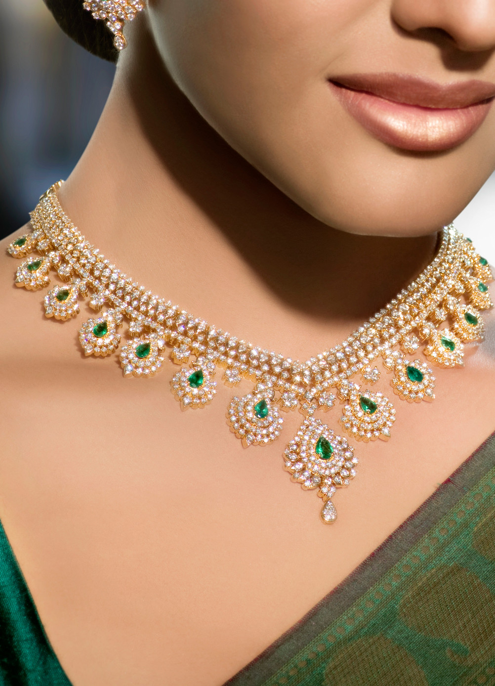 Diamond Necklace India
 Sale news and Shopping details Emerald Necklace Models