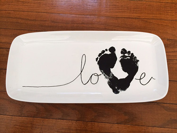 DIY Baby Footprints
 The BIG list of handprint art ts keepsakes