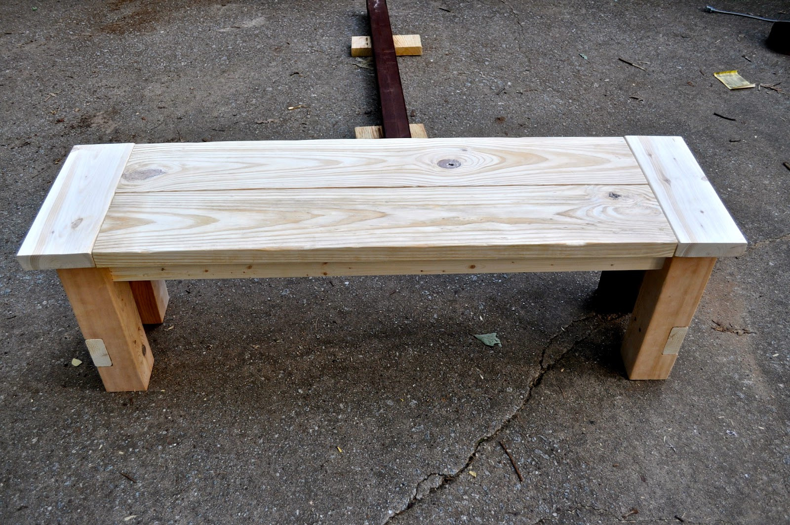 DIY Bench Plans
 dare to dream DIY farmhouse bench