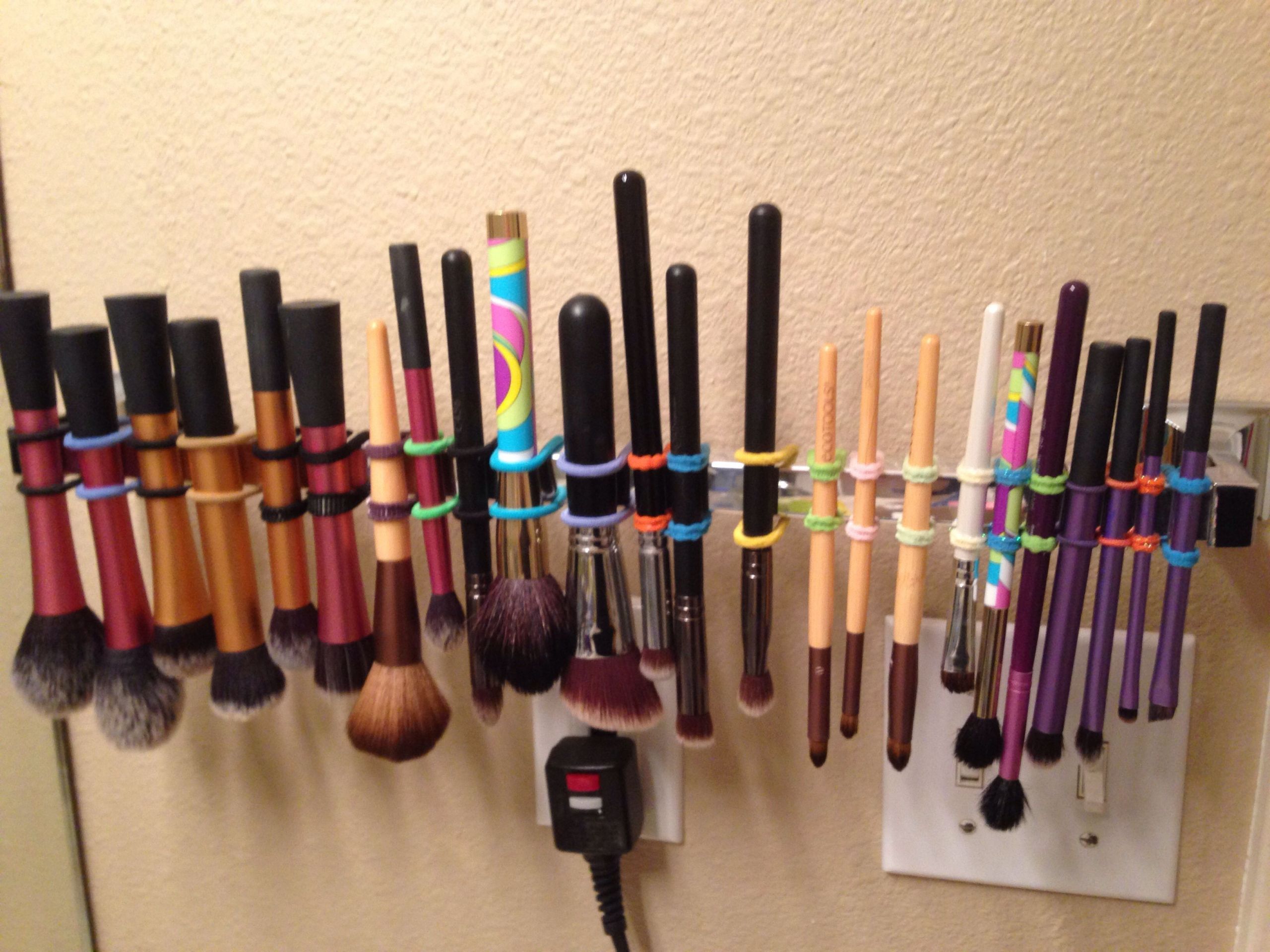 DIY Brush Drying Rack
 Drying makeup brushes You don t need an expensive drying
