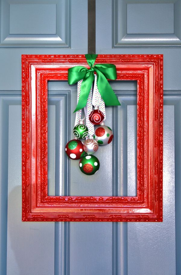DIY Christmas Frame
 22 Beautiful and Easy DIY Christmas Wreath Ideas