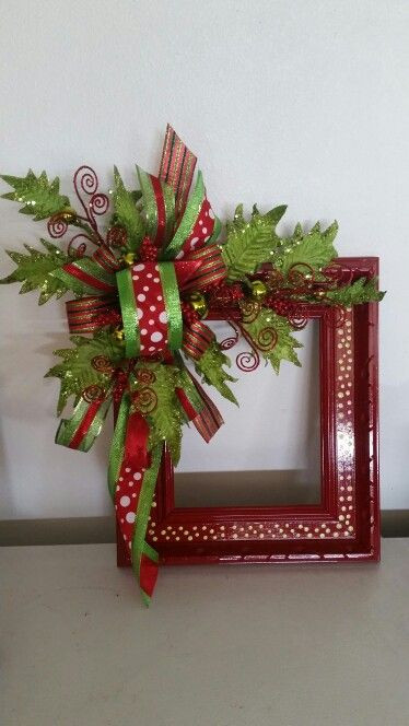 DIY Christmas Frame
 Alternative Christmas wreath made from a repurposed